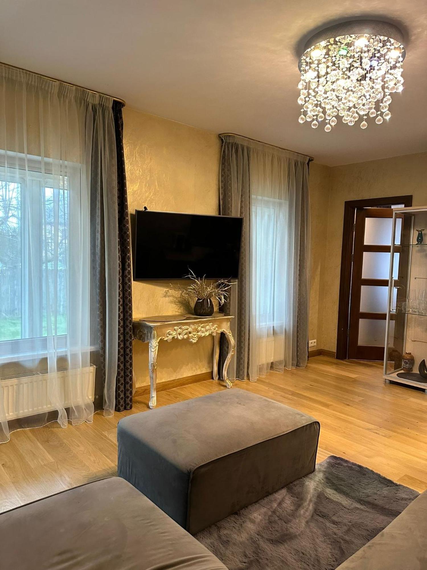 Hugo Apartment